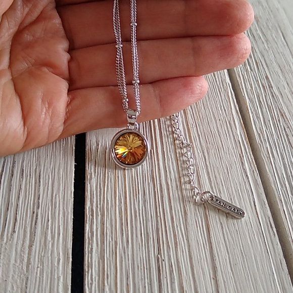 Topaz SWAROVSKI Crystal/Round/Pendant NECKLACE - Picture 5 of 6